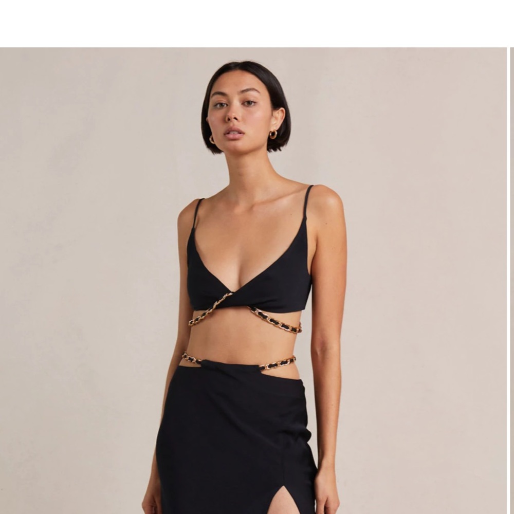 MODERN ROMANCE TOP